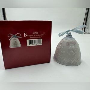 2000 Lladro Christmas bell in mint/new condition with original box.